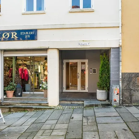 Penthouse, Heart Of Center, High Standard Daire
