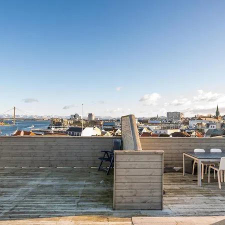 Penthouse, Heart Of Center, High Standard アパート *